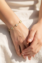 Elegante Armband Met Bloemenbedeltjes