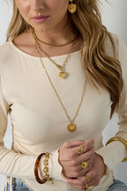 Ketting Met Platte Details En Grote Hanger