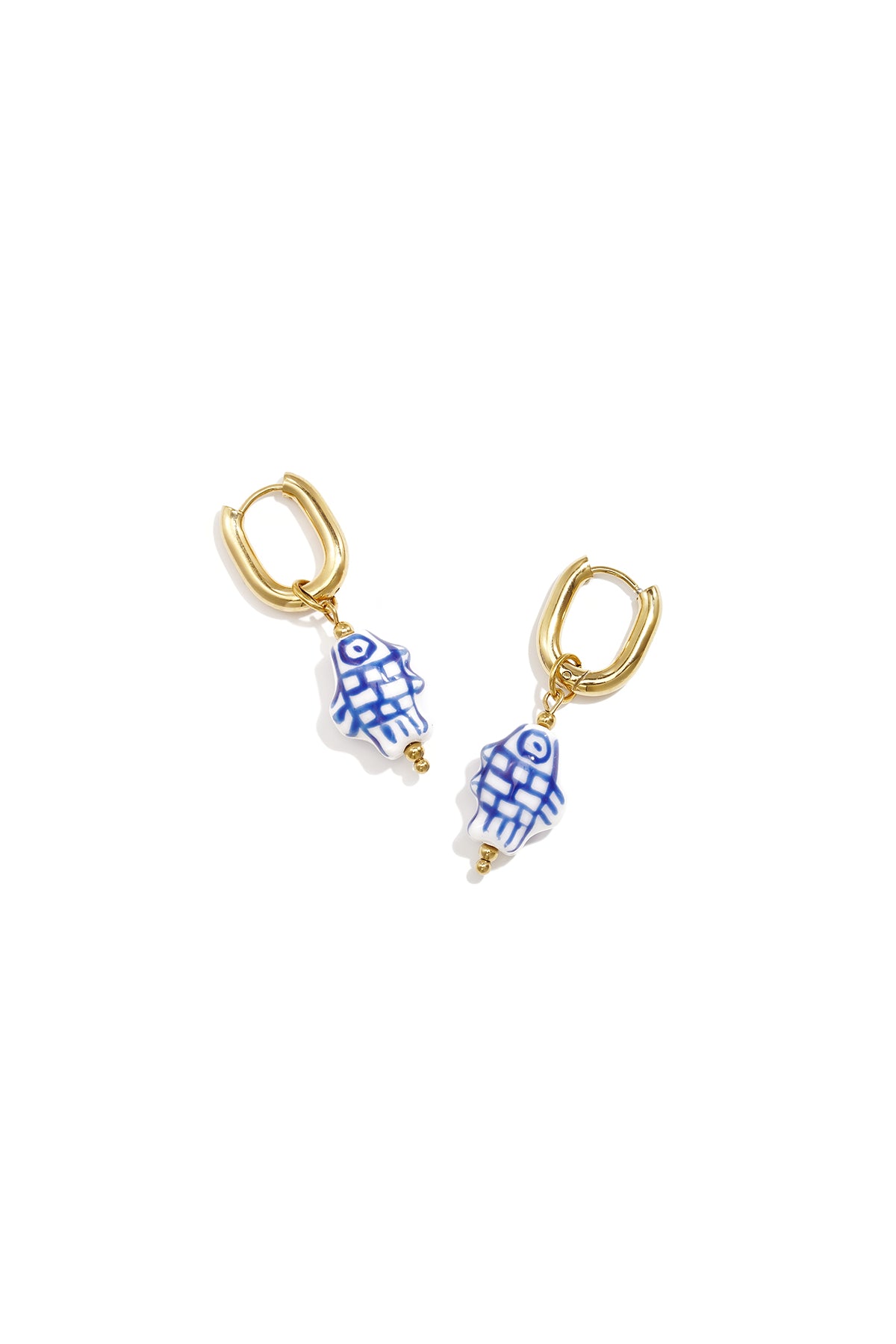 Squoval Oorbellen Met Geruite Vis Charm