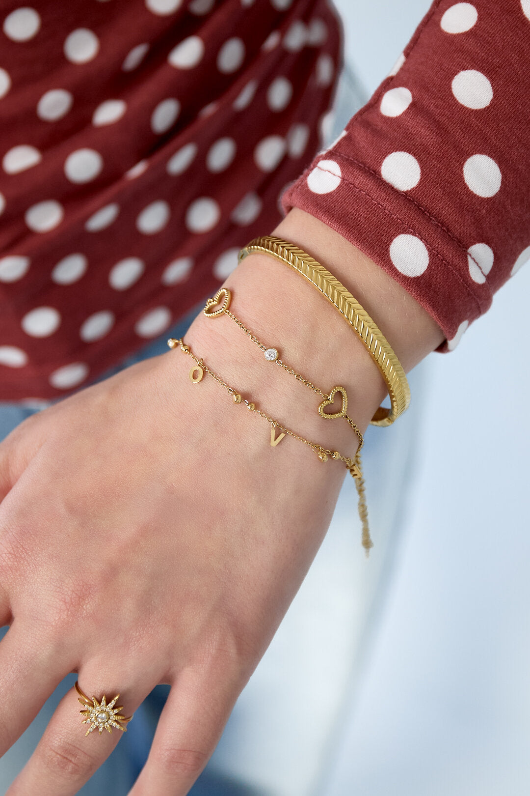 Hartjes Armband Met Afwisselende Steentjes