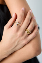 Minimalistische Ringen Met Kruismotief