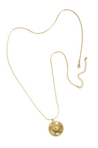 Ketting Met Platte Details En Grote Hanger
