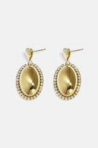 Statement Oorbellen Met Ovale Charm Omringd Met Steentjes