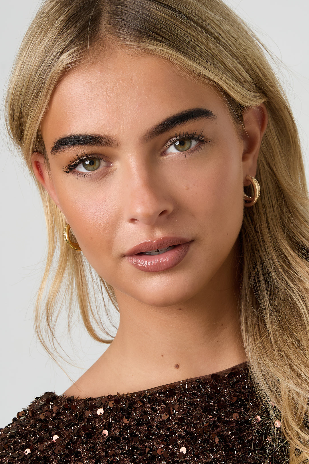 Stijlvolle Hoepeloorbellen Voor Een Glamoureuze Alledaagse Look